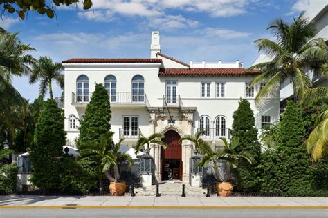 history of the versace family|who inherited gianni versace estate.